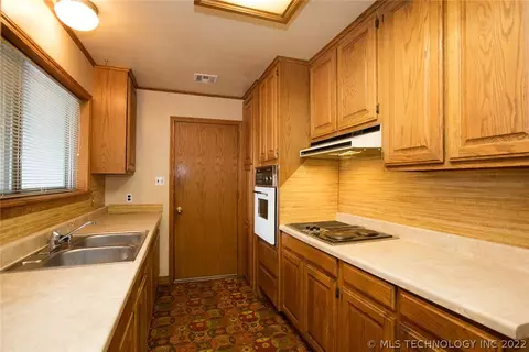 6739 E 27th Pl, Tulsa, OK 74129 photo 29