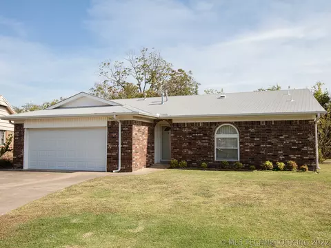 9429 E 49th St, Tulsa, OK 74145 photo 1