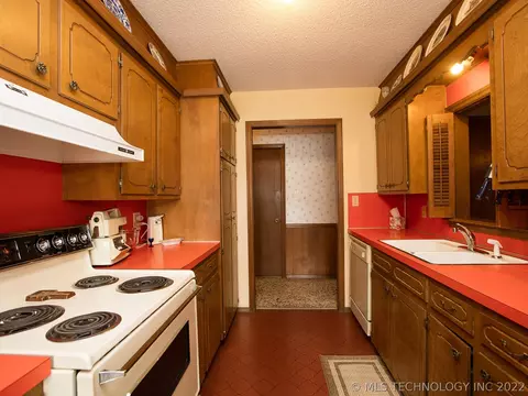 9429 E 49th St, Tulsa, OK 74145 photo 4