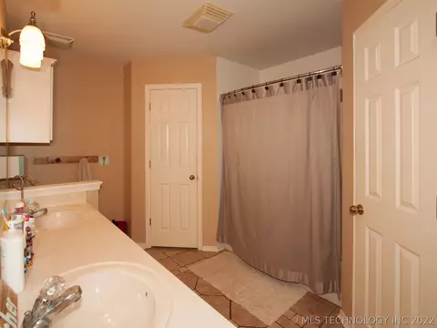 1116 E 138th St, Glenpool, OK 74033 photo 17