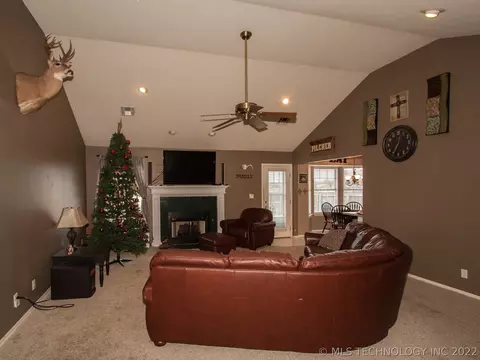 1116 E 138th St, Glenpool, OK 74033 photo 3