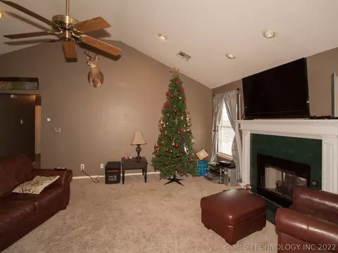 1116 E 138th St, Glenpool, OK 74033 photo 5