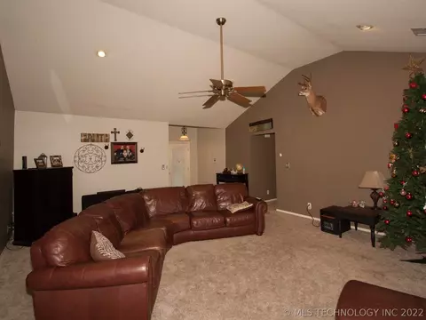 1116 E 138th St, Glenpool, OK 74033 photo 2