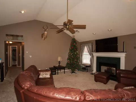 1116 E 138th St, Glenpool, OK 74033 photo 4