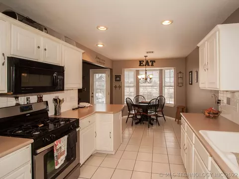 1116 E 138th St, Glenpool, OK 74033 photo 9