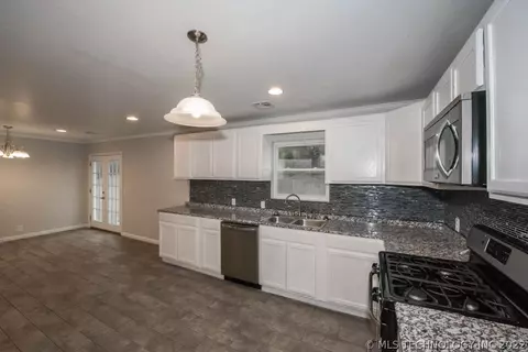 6710 E 7th St, Tulsa, OK 74112 photo 9