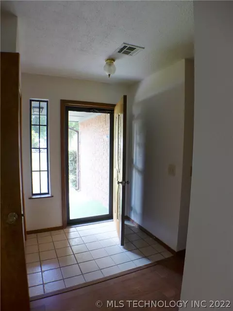 607 E Freeman St, Davis, OK 73030 photo 2