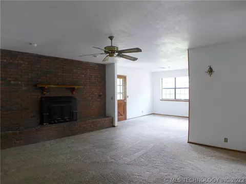 607 E Freeman St, Davis, OK 73030 photo 5