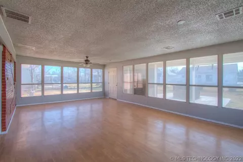 10114 E 22nd Pl, Tulsa, OK 74129 photo 9