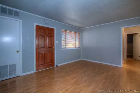 10114 E 22nd Pl, Tulsa, OK 74129 photo 5
