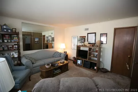 8954 E Marshall Pl, Tulsa, OK 74115 photo 9