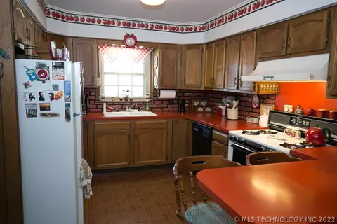 8954 E Marshall Pl, Tulsa, OK 74115 photo 6