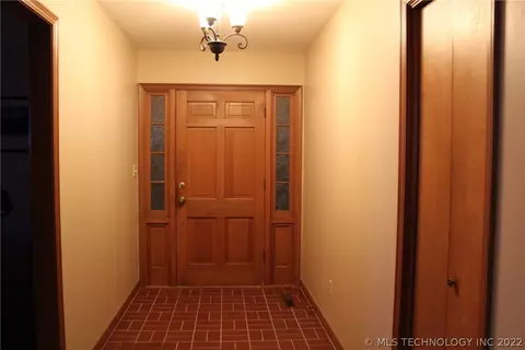 808 W Spring Ave, Checotah, OK 74426 photo 9