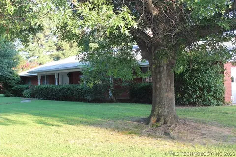 808 W Spring Ave, Checotah, OK 74426 photo 17