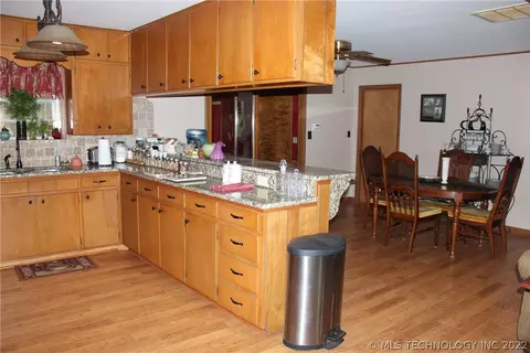 808 W Spring Ave, Checotah, OK 74426 photo 7