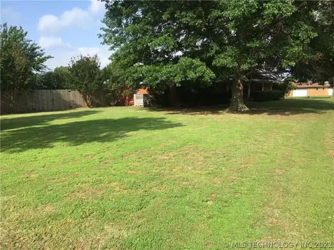 808 W Spring Ave, Checotah, OK 74426 photo 20
