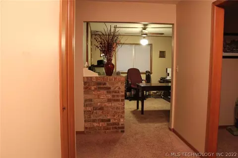 808 W Spring Ave, Checotah, OK 74426 photo 10
