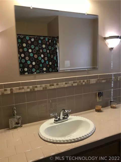 808 W Spring Ave, Checotah, OK 74426 photo 12