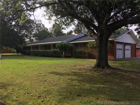808 W Spring Ave, Checotah, OK 74426 photo 1