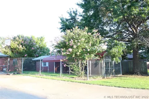 808 W Spring Ave, Checotah, OK 74426 photo 16