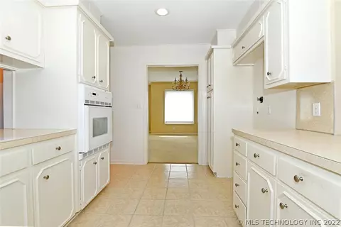 3726 E 59th Pl, Tulsa, OK 74135 photo 10