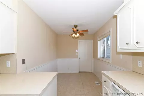 3726 E 59th Pl, Tulsa, OK 74135 photo 12