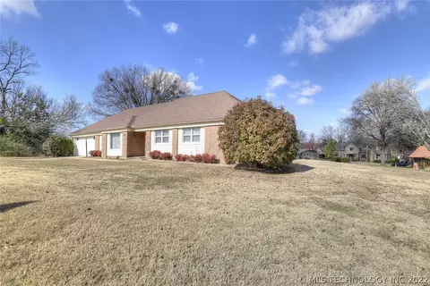 3726 E 59th Pl, Tulsa, OK 74135 photo 2