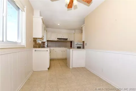 3726 E 59th Pl, Tulsa, OK 74135 photo 13