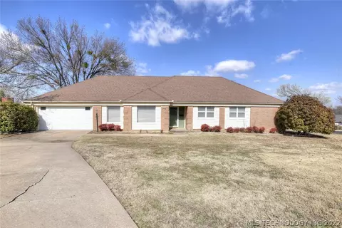 3726 E 59th Pl, Tulsa, OK 74135 photo 1