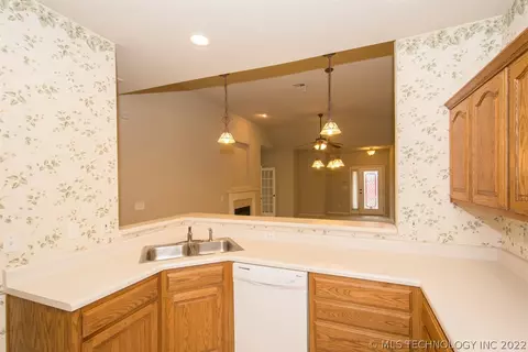 8206 E 74th Ct, Tulsa, OK 74133 photo 12