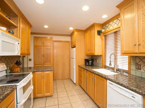 12505 E 37th St, Tulsa, OK 74146 photo 13