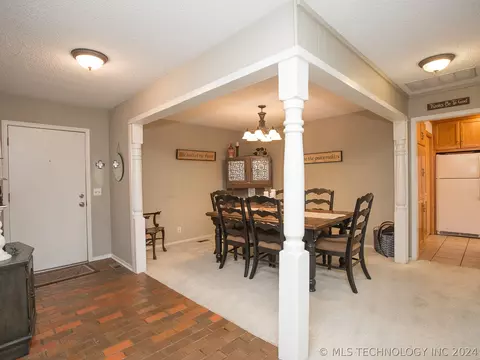 12505 E 37th St, Tulsa, OK 74146 photo 2