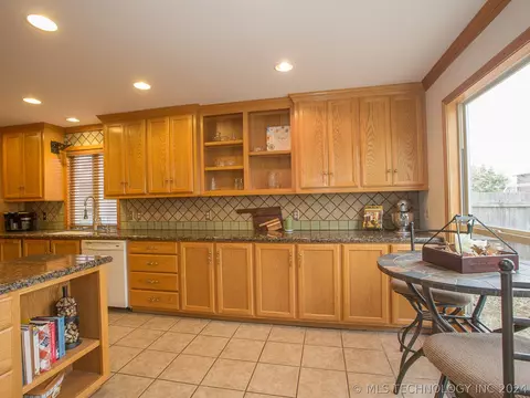 12505 E 37th St, Tulsa, OK 74146 photo 16