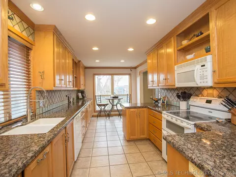 12505 E 37th St, Tulsa, OK 74146 photo 11