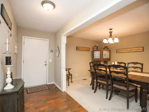 12505 E 37th St, Tulsa, OK 74146 photo 3