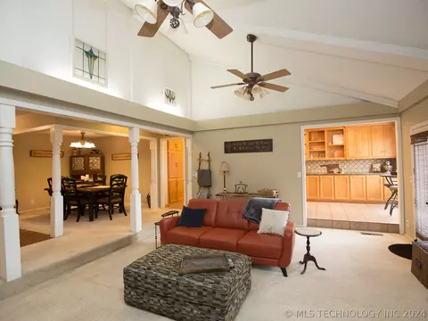 12505 E 37th St, Tulsa, OK 74146 photo 9