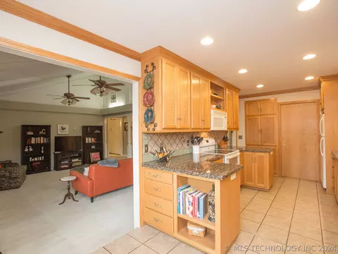 12505 E 37th St, Tulsa, OK 74146 photo 15