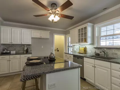 2442 E 17th Pl, Tulsa, OK 74104 photo 8