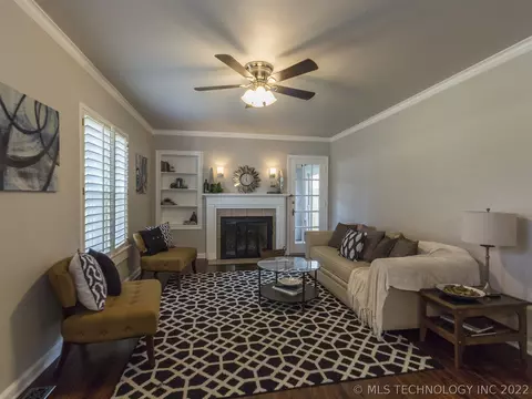 2442 E 17th Pl, Tulsa, OK 74104 photo 4