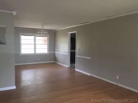 7424 E 2nd St, Tulsa, OK 74112 photo 2