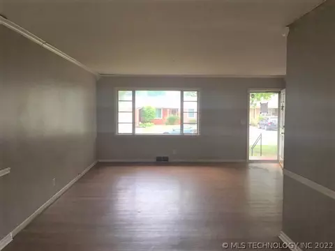 7424 E 2nd St, Tulsa, OK 74112 photo 4