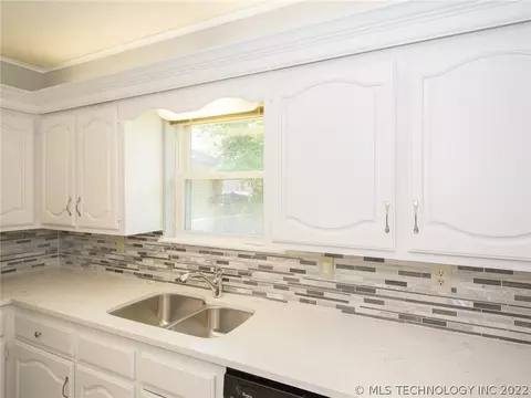2015 E 52nd St, Tulsa, OK 74105 photo 11