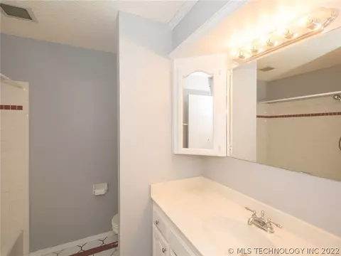 2015 E 52nd St, Tulsa, OK 74105 photo 21