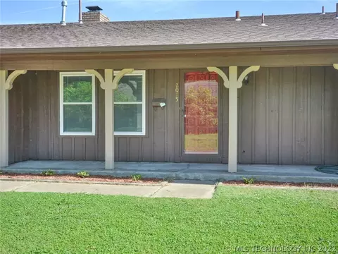 2015 E 52nd St, Tulsa, OK 74105 photo 2