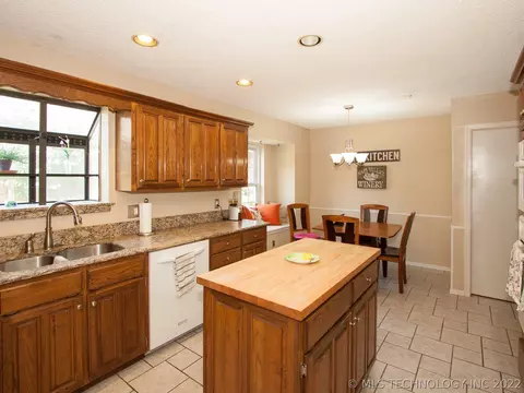 5820 E 78th Pl, Tulsa, OK 74136 photo 9