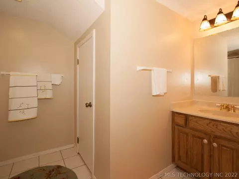 5820 E 78th Pl, Tulsa, OK 74136 photo 14