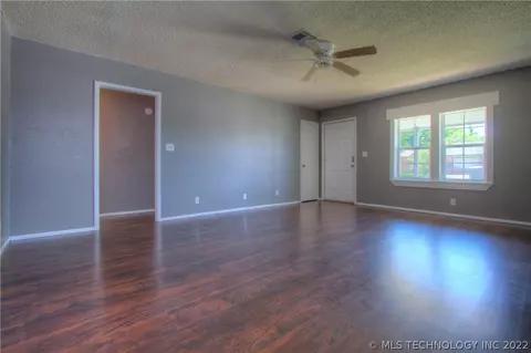 1017 E 144th Pl, Glenpool, OK 74033 photo 4