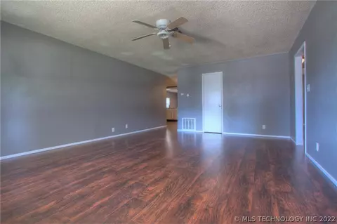 1017 E 144th Pl, Glenpool, OK 74033 photo 5