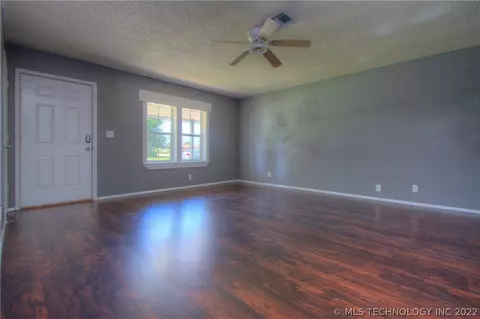1017 E 144th Pl, Glenpool, OK 74033 photo 3
