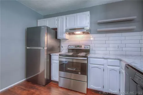 1017 E 144th Pl, Glenpool, OK 74033 photo 8
